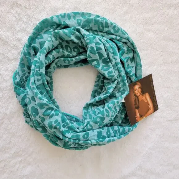 Iman Global Infiniti Scarf Womens One Size Green Animal Print - Picture 2 of 6